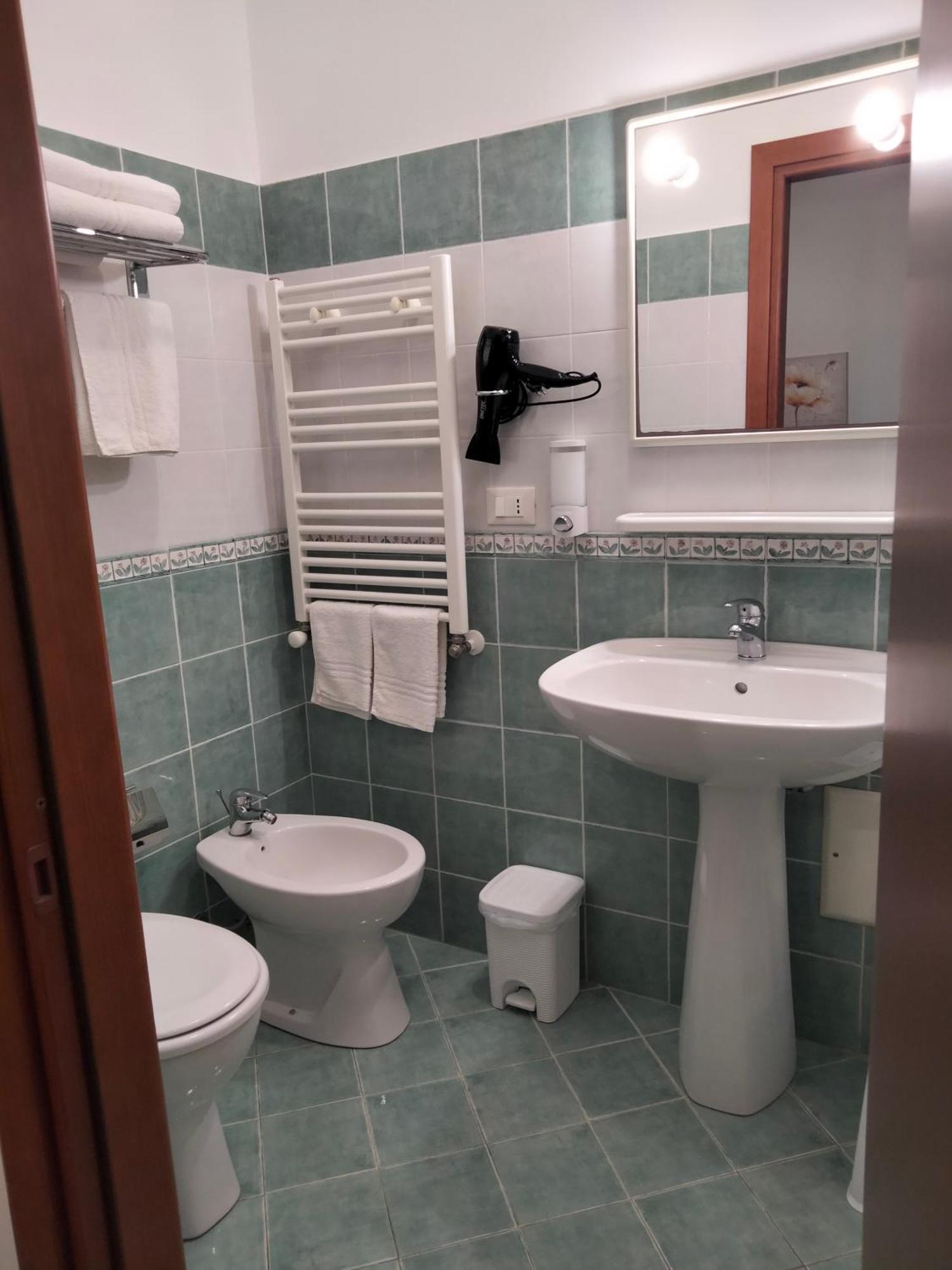 The Best Rooms & Apartments - Parcheggia Gratis Sotto Casa Ed Entra - 마자라데발로 객실 사진