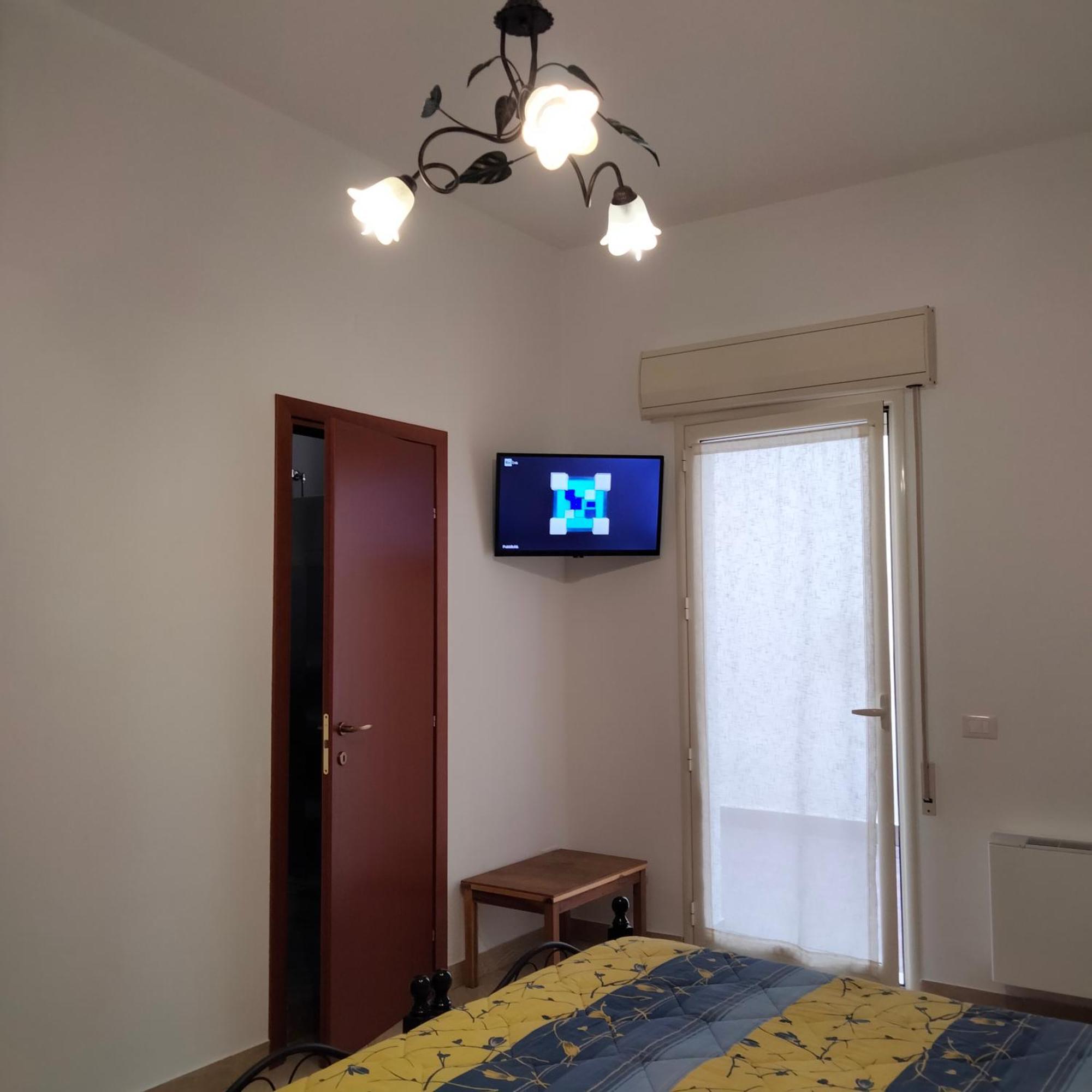 The Best Rooms & Apartments - Parcheggia Gratis Sotto Casa Ed Entra - 마자라데발로 객실 사진